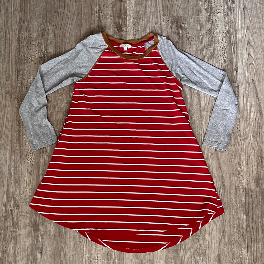 Umgee super cute size small with pockets red, white, grey and tan tunic dress